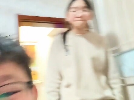 烧饼哥大女儿首次出镜演绎家庭剧，大姐比小烧饼少了一份从容，小烧饼不像是演的。小烧饼:直接捐了吧，埋了浪费空气。