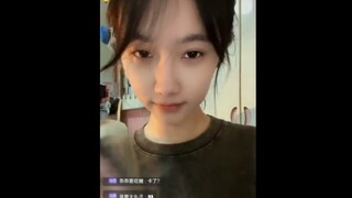 宋昕冉把和迪丽热巴结婚照摆床头！任何迪丽热巴梦女在宋昕冉面前都要甘拜下风！