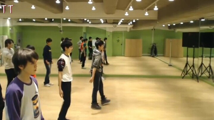 【小绿屋】次人刀群舞完美的理由/10年前就对度数敏感的权HOSHI/严格但对孩子们充满爱的李老师