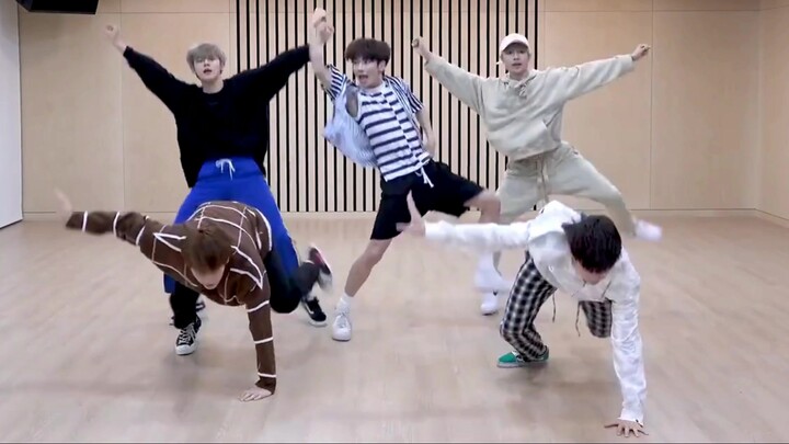 【TXT】Small file of those choreography that are amazing no matter how many times you watch it (1)