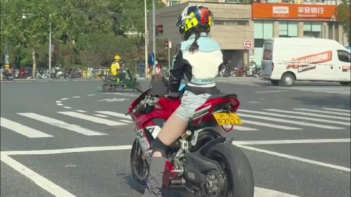 พวกคุณว่าจุดไหนบนตัวฉันที่เรียวที่สุดกันนะ?