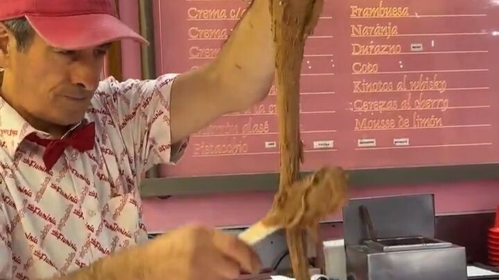 นึกว่าเป็นไอศกรีมโคนธรรมดาๆ แต่กลับยิ่งดู “แปลกประหลาด” ขึ้นเรื่อยๆ ต้องดูจนจบนะ!