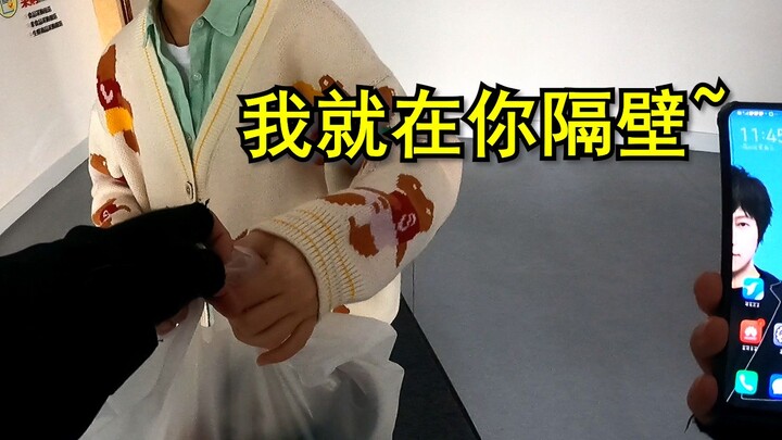 สาวน้อย: คุณไม่ได้อยู่ข้างบ้านฉันใช่ไหมคะ พนักงานส่งของ: ฉันอยู่ไหนคะ