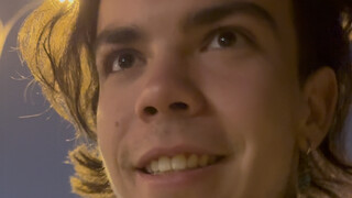 Saya menari sepanjang malam dengan orang Tiongkok berusia 50 tahun. Saya suka betapa terbukanya dan 