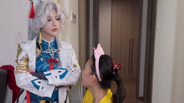 Bộ mặt trước và sau khi bạn bè hóa trang.