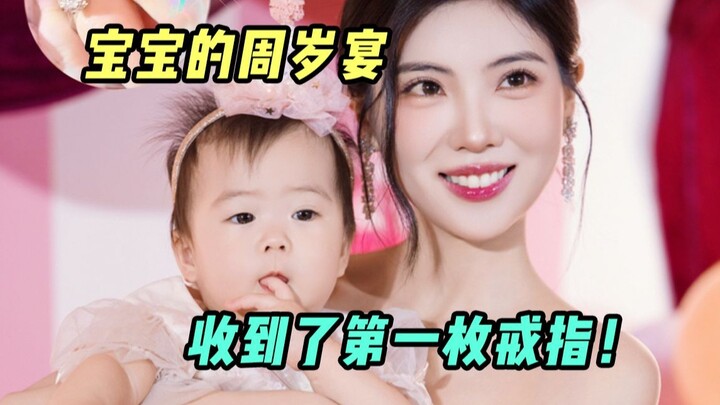 Hãy dừng lại và chúc mừng sinh nhật đầu tiên của em bé này nhé 🎂