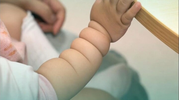 4 lần phẫu thuật gây mê toàn thân khiến phụ huynh toát mồ hôi hột, sau khi xem “dải băng” thì vui vẻ