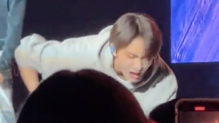 【ENHYPEN】Para Eunjeong, gimana kalau kali ini kalian pasang casing silikon di ponsel? Sobsob.