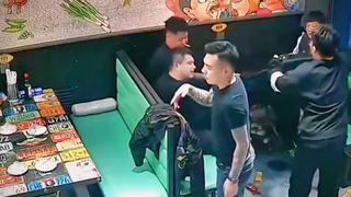 这都什么酒品？喝着好好滴说翻脸就翻脸！