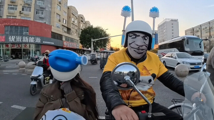 عودة الفتاة الشديدة الشهية!