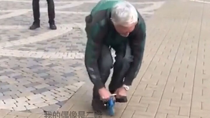 Consumes an old man per 100 kilometers.