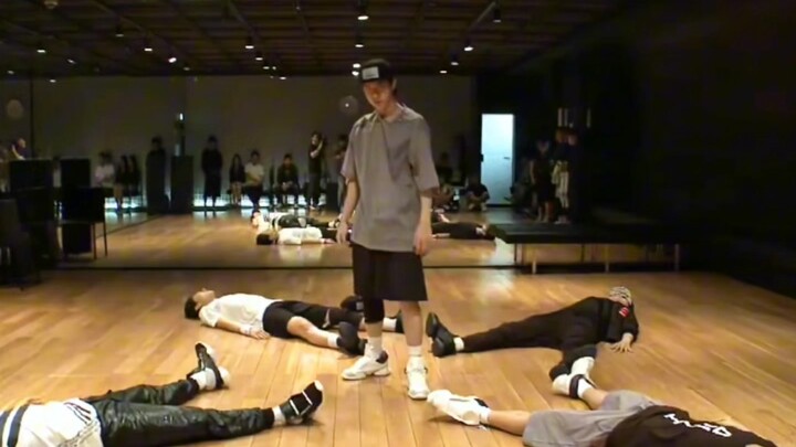 王一博16岁练习室舞蹈考核！不愧是YG唯一一个全A的中国艺人