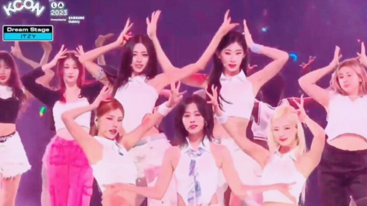 【ITZY】โอ้โห! อลังการมาก! แฟนๆ หลายสิบคนขึ้นเวทีร่วมแสดงเพลง Wannabe! เต้นคัฟเวอร์เพลง Gangnam Style 