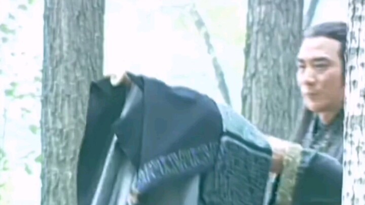 Tiết Tiếu Nhân vì mưu đồ bá nghiệp mà giả điên giả dại, lừa dối anh trai và em gái ruột suốt hơn chụ