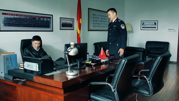 Quan lớn hơn một cấp là đè chết người ta luôn, ai mà chẳng muốn thăng tiến chứ?