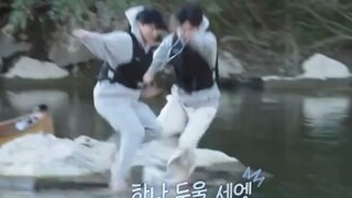 【SEVENTEEN】إذا كان الشخص يعرف الآخر جيدًا... فسيقفزون حقًا عند وجود بحيرة