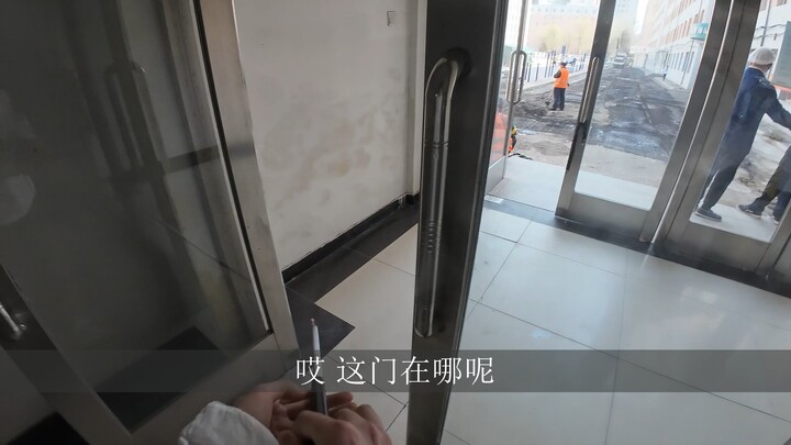 "Chỉ sau khi bị mù, tôi mới nhận ra việc nhấc một gói hàng khó khăn đến thế nào"
