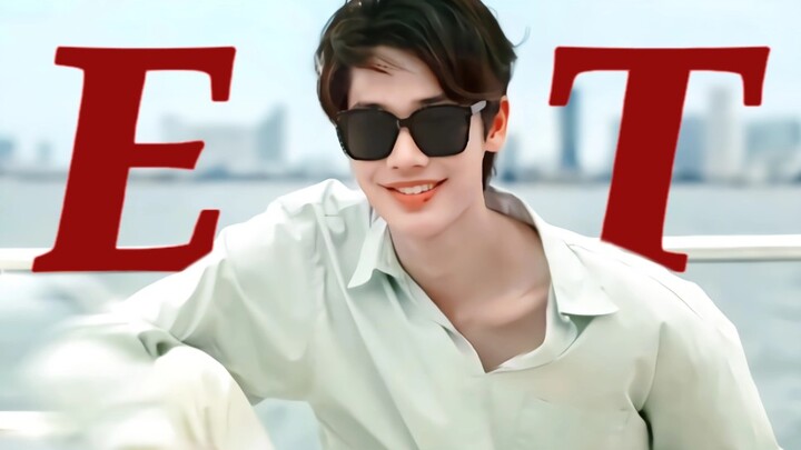 Help! I’m seriously gonna be bewitched to death by those 190s and collarbones!