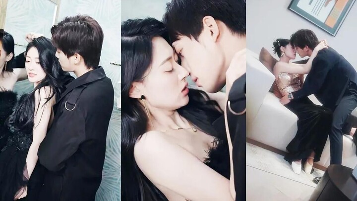 Gadis tak mau menikah dengan pria tua, ia nikahi orang asing,ternyata CEO tampan yang memanjakannya!