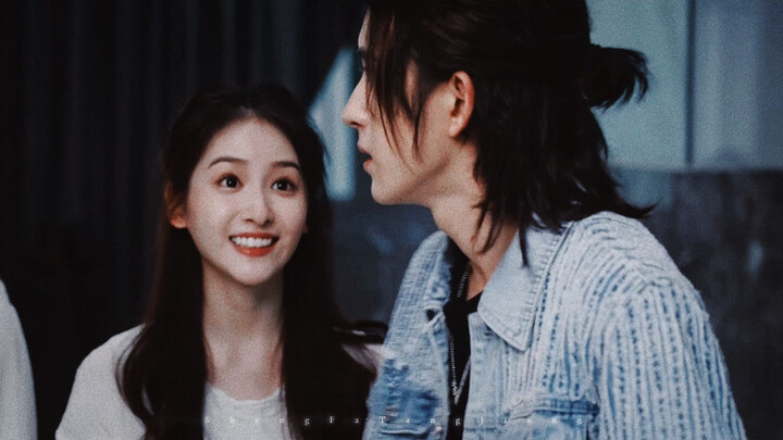 Chị dâu ơi, mở cửa đi. Tôi là anh trai tôi.