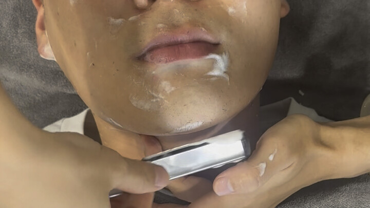 Không trả lời câu hỏi à, hừ.