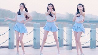 风好大~妹妹的裙子都吹飞啦~