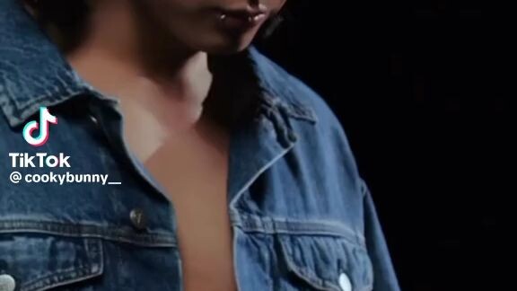 Jungkook six packs Is so hot