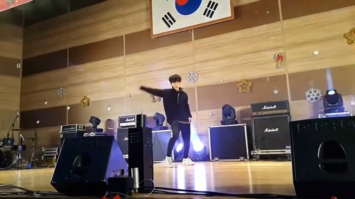 Straykids Seo Changbin - Sophomore Year Cover Dance of Hard Carry