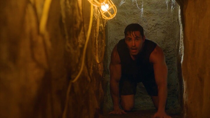 Pria meledakkan halaman belakang rumahnya, tak disangka malah menemukan seorang perempuan simpanan —