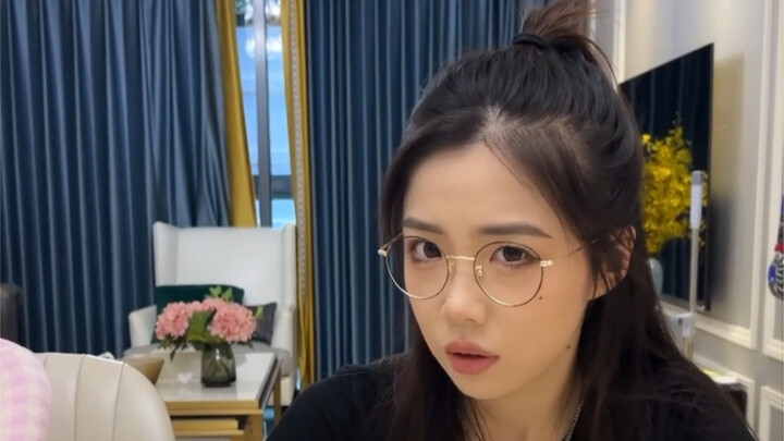 她是从第几秒开始有所察觉的？