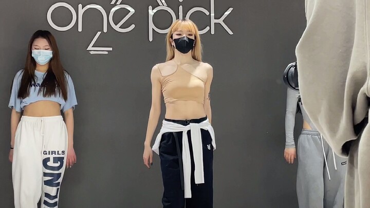 เวอร์ชั่นโหดของ Boombayah หมัดเดียวก็ซัดคุณออกไปได้ ท่าเต้นของ Nanan