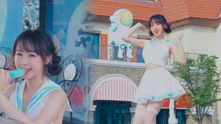Shake it! A plump girl in a sailor suit and knee-high white stockings appeared under the scorching s