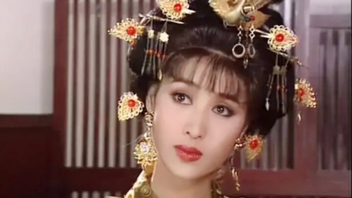 The women of the imperial family are not poor, they wear their hair in a bun and wear pearl hairpins