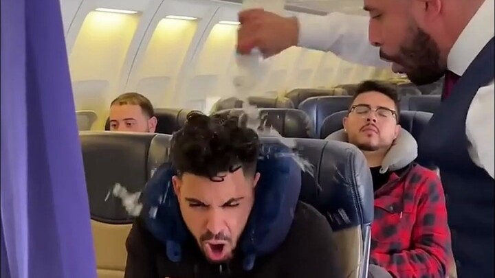 Finally figured out why rich people fly first class!