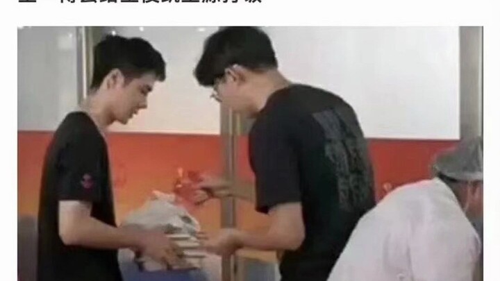 Wang Yibo lost at cards and ended up fetching meals for Wang Junkai and Wang Yuan.