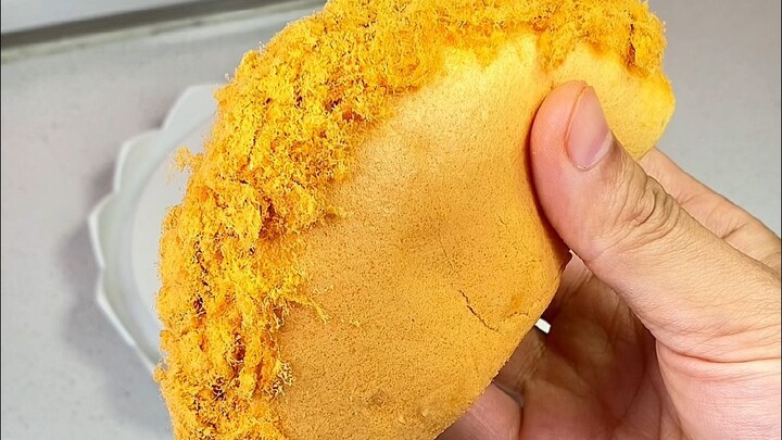 أي فتاة ترفض شابًا يجيد صنع الحلويات؟ خاصة كعكة لحم الخنزير المفتت هذه، الحلاوة التي تدخل القلب مباش