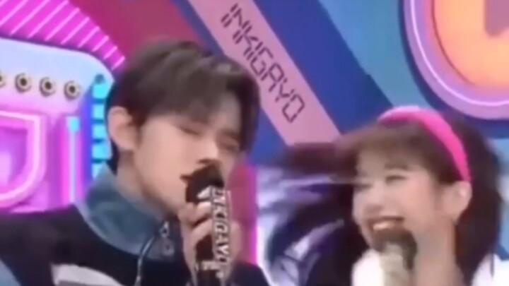 Tóc của nam MC vs nữ MC (cười ngất)