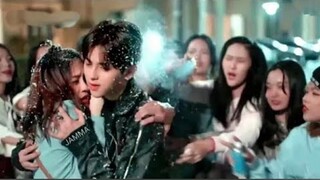Superstar saving his love from his psycho fans | The Night of the comet 2019 explained in Hindi/Urdu