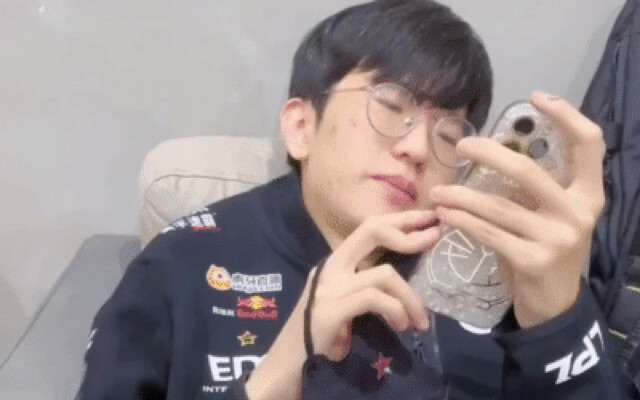 [EDG—JieJie] Congratulations to Zhao Lijie for pulling off his second career 2-3 comeback win!