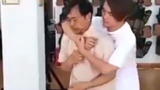 هناك سبب وراء شهرة المعلم ما، فهو بالفعل مضحك.