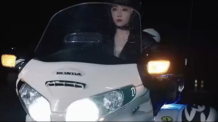 สายลับปลอมตัวแต่งงานกับเจ้าพ่อธุรกิจพันล้าน! ขณะที่หัวใจเธอเริ่มสั่นไหวกับเจ้าบ่าวความจริงก็เปิดเผย!