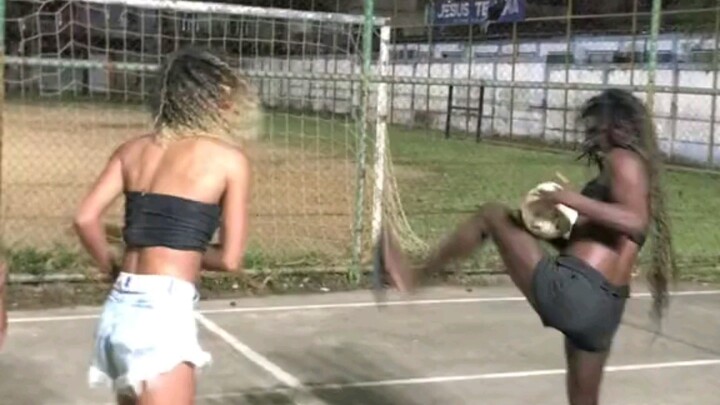 I really want to know what this sport is called 😂 What part of the body does it work?