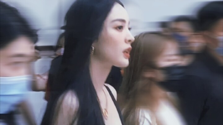 Rambut hitam lurus panjang ini benar-benar cocok dengan estetika saya! Tokoh wanita yang keren dan c