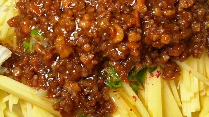 [Tumis Kentang Iris dengan Saus Daging! Siapkan dua mangkuk nasi]