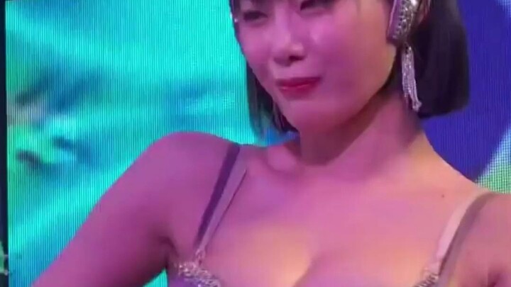 Akane Miyatani vs. Yua Mikami: Whose dance moves are more stunning?