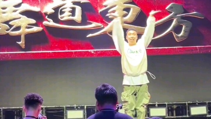 Mới ra mắt...Tôi sẽ đặt tên cho nó...Hunyuan Locking Dance Gate! Hahaha, tôi nghiêm túc về việc nhảy