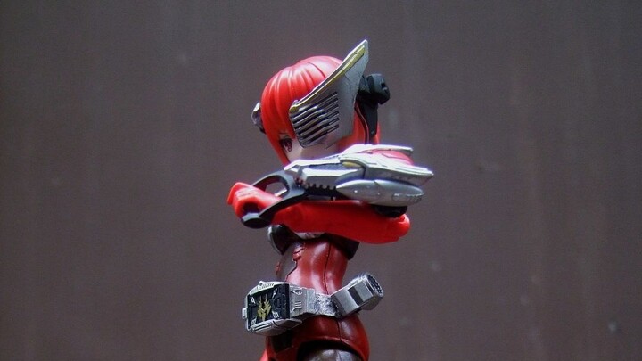 Bạn không thể sống sót nếu không chiến đấu! Kamen Rider Dragoon Musume Biến hình