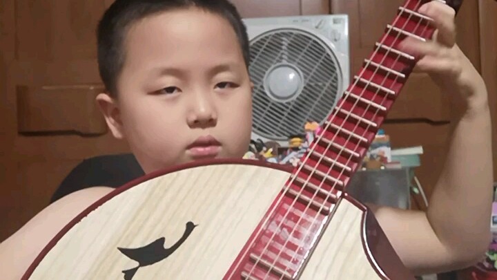 Setelah berlatih "Tarian Ular Emas" selama tiga minggu, si ular kecil yang merayap akhirnya mulai me