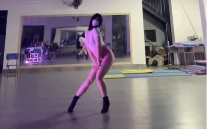 【heels】Bibi yang terlalu banyak menari