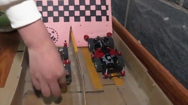 The giant with steel teeth removed fights the Jedi chariot! Can this be explained? The female 4WD fi